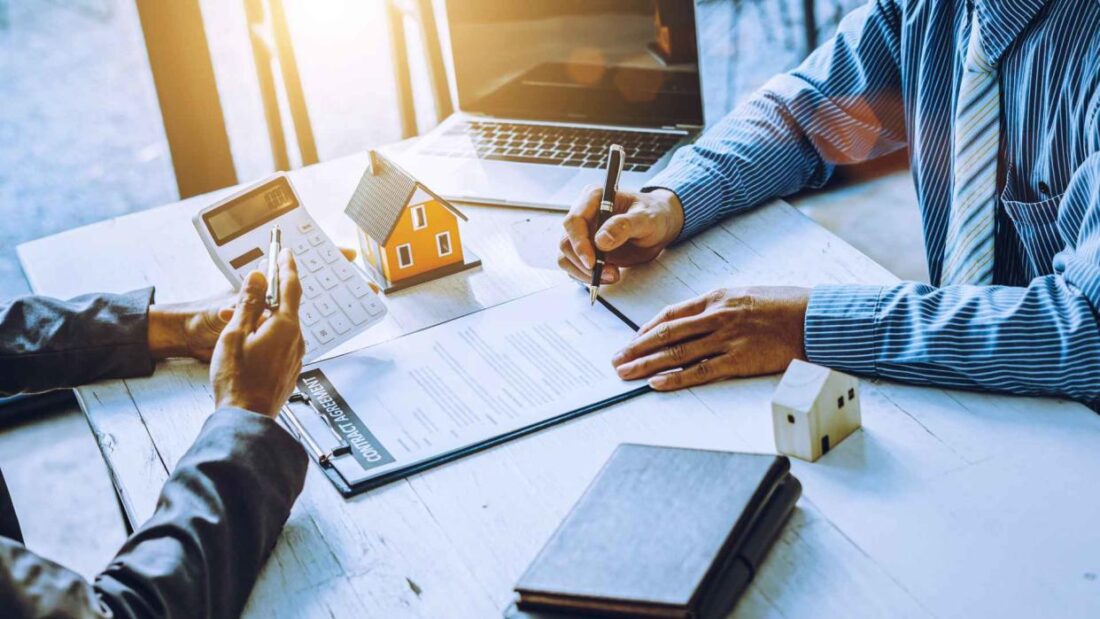 Navigating the Real Estate Market: Tips and Insights from Industry Experts helps buyers and sellers make informed property decisions.