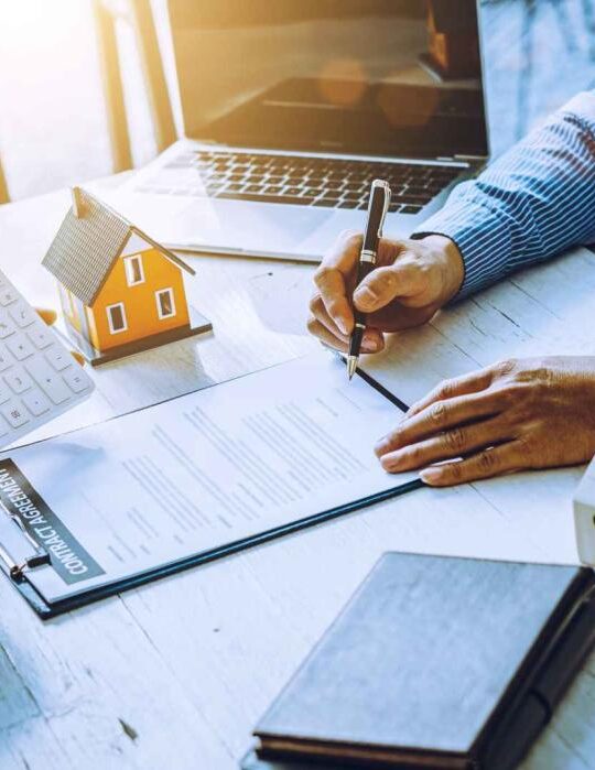 Navigating the Real Estate Market: Tips and Insights from Industry Experts helps buyers and sellers make informed property decisions.
